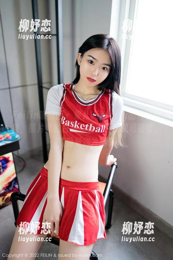 Feilin嗲囡囡 - 果儿Victoria的纯白合集，照片里的白色总让人无端想起初雪，隐隐觉得冷啊。