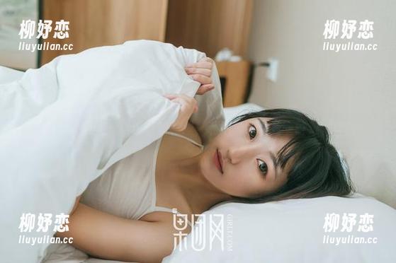 GIRLT果团网 - 眼镜与陈雅漫，私拍套图让我一时难以自拔！