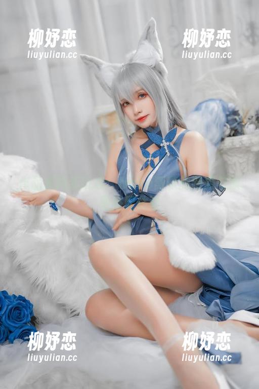 作品集的新挑战：Neko薇薇的制服与原图搭配体验