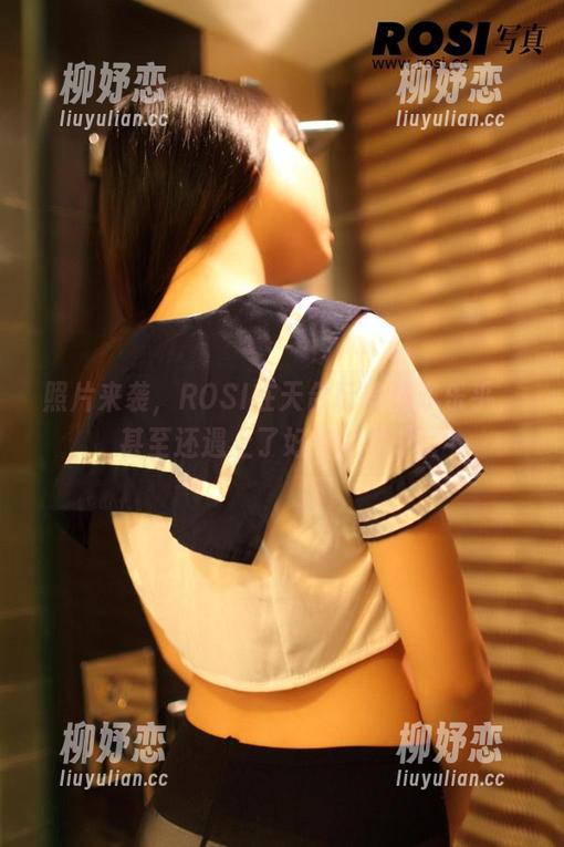照片来袭，ROSI在天台玩得不亦乐乎，甚至还遇上了好奇的鸽子！