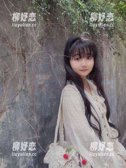 看Sayako＿今年4岁的套装，原图免费分享，不得不说，这飘逸的姿态很上头。