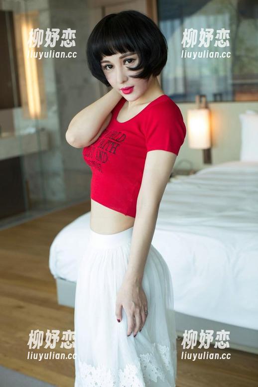 UGirls尤果网 - 教室外的另一面：周心情和她的校服作品，别有洞天