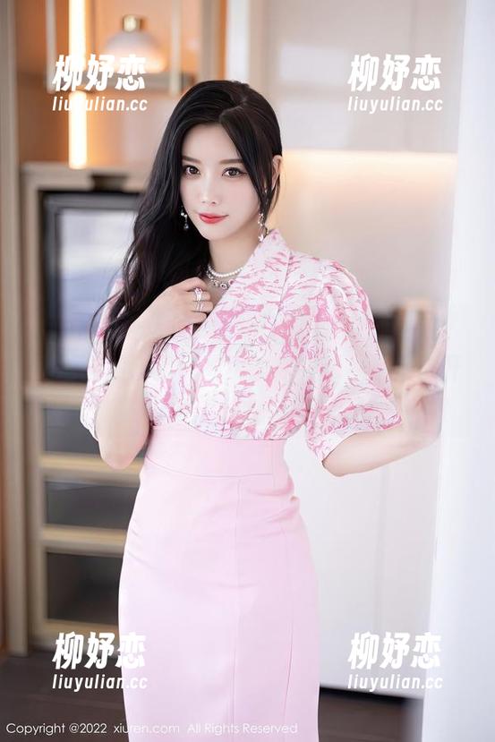 Xiuren秀人网 - Emily顾奈奈的豹纹：高清画质，我们售卖的是眼球，不是白开水