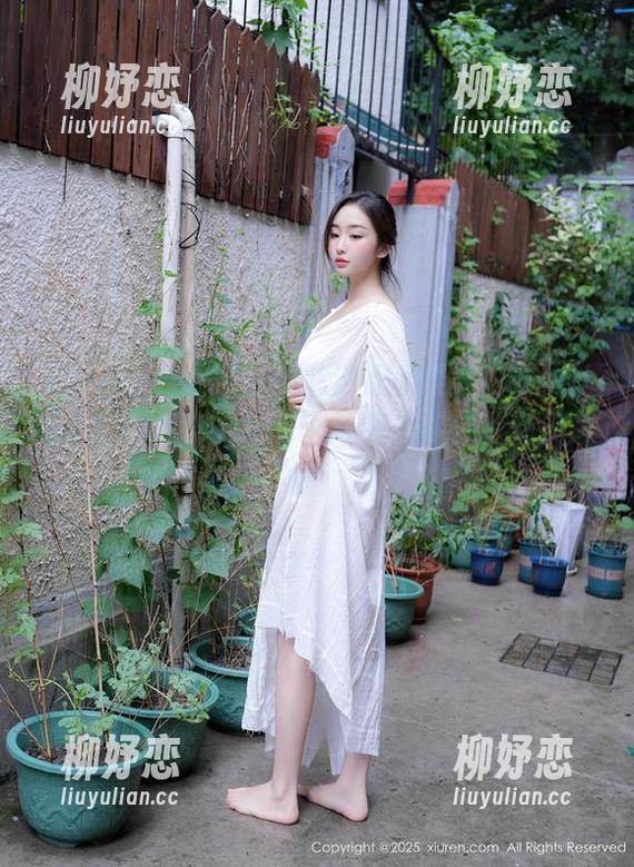 Xiuren秀人网 - 如此别致的镂空内衣黑丝西装，周慕汐fairy又让图库变成了潮流之都！
