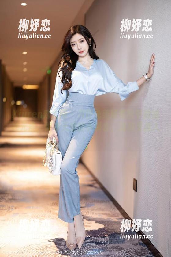 Xiuren秀人网 - 月野兔美妞美图中的油亮元素，像春天里的小溪水，流畅又撩人！