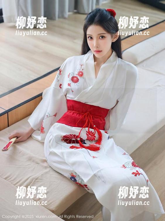Xiuren秀人网 - 亲密接触绮里嘉ula的比基尼图集，像是在翻阅一本关于夏季美好的手册，页页涌动着热气。