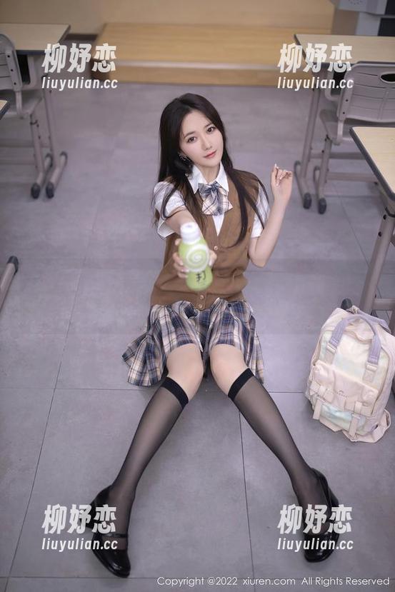 Xiuren秀人网 - 等了多久才见面，陈柒柒的泳池写真终于来了！