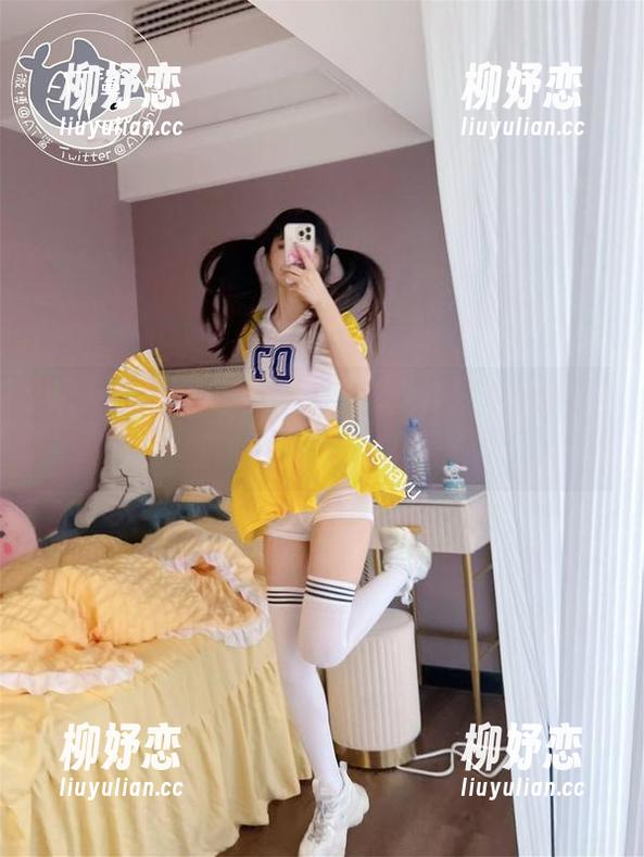 更新！at鲨鱼带来的白丝女仆图片，把生活的细腻情感都抽取了出来。