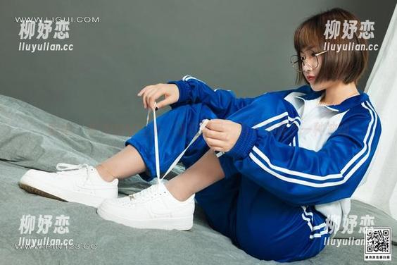 丽柜 - 看佳怡穿校服，高清感受，当下载成了一种冲动
