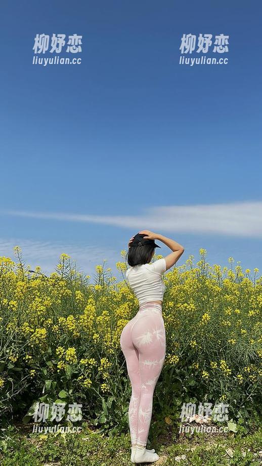 微密圈 - 每次更新美图，俏妞t都能惊艳众人！这次她的套装引起热议了！
