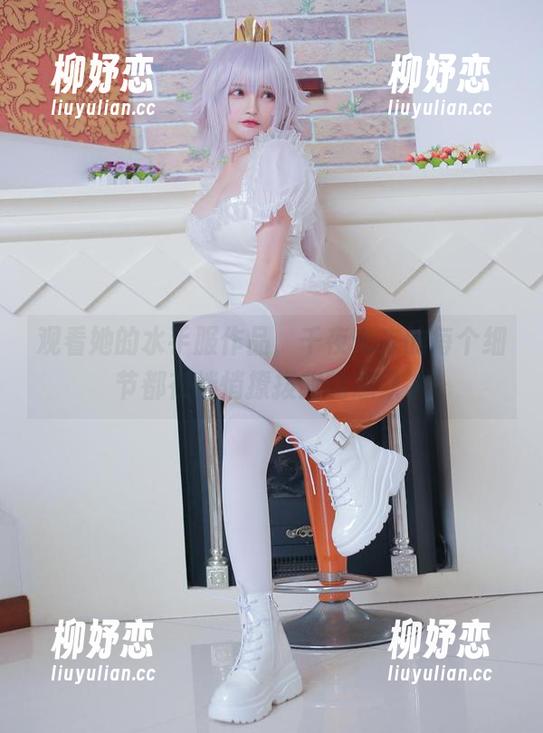 观看她的水手服作品，千夜未来的每个细节都在悄悄撩拨我的想象。