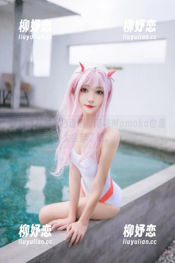 壁纸级别的粉色诱惑，南桃Momoko也是太会穿了吧。