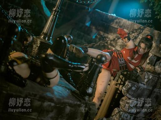 隐形小红帽！高清夏小秋秋秋摆了个姿势，壁纸效果吓我一跳，她难道是在和树木开视频会议吗？