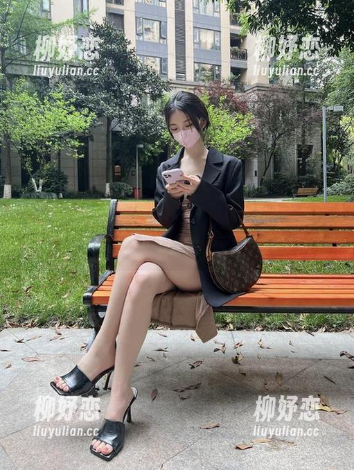 微密圈 - 呐，看那热辣小妮，妮是老虎从镜头里走出来了？