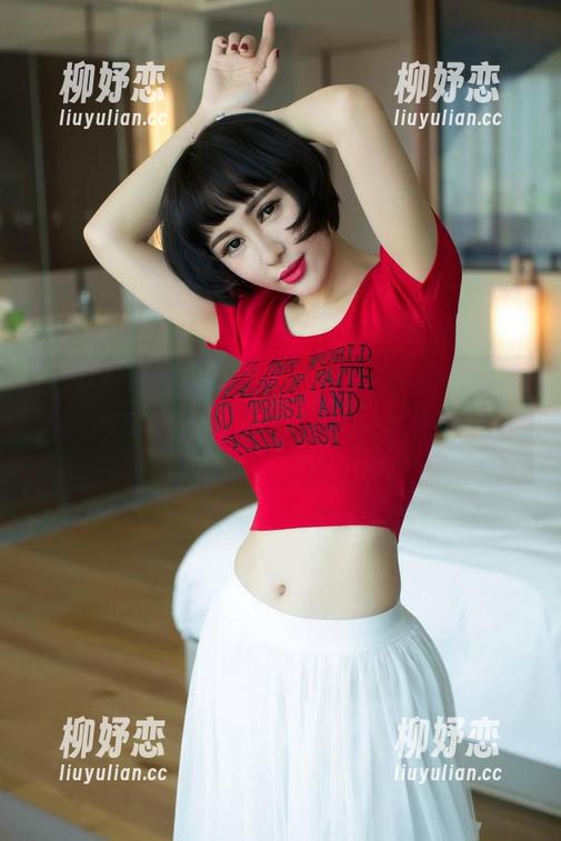 尤果网 - 蕾丝的轻柔，Mikka涵涵的随性，原图隐藏的是一整个下午的慵懒气息。
