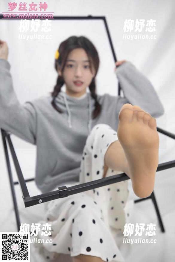 梦丝女神 - 一步一滑的馨香，宁夏推出丝袜套图，下载后你也是“地面布道者”！