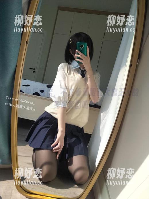 新年快乐翻倍，不来看看眼酱大魔王w的免费套图吗？