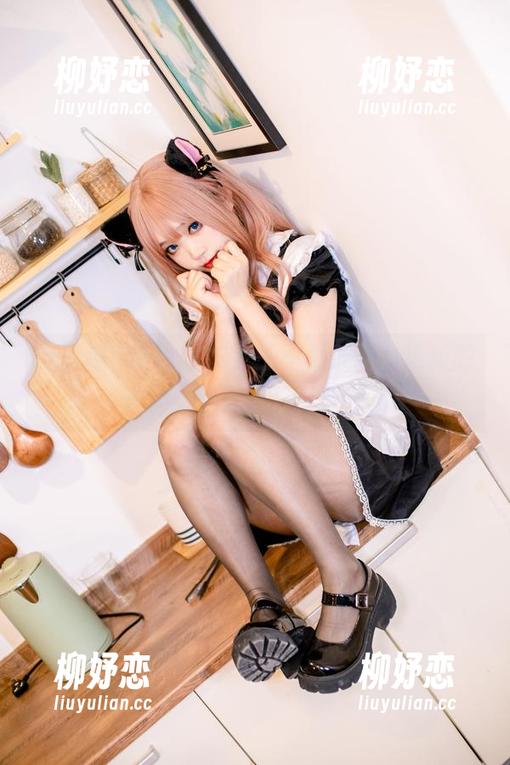 今天神沢永莉COS女王不再低调，更新的话题圈子难道只围着我？