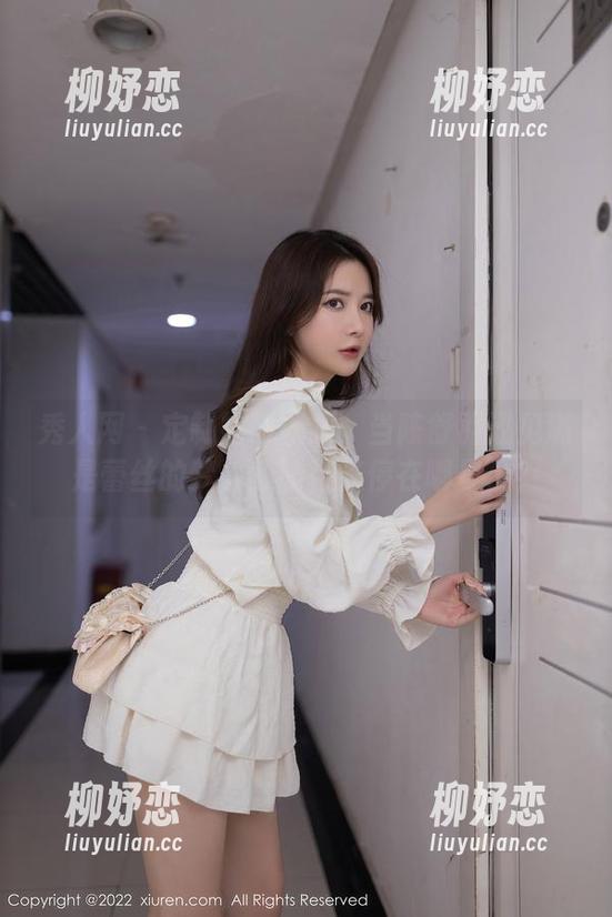 秀人网 - 定制婚纱图集：当陈舒羽遇见满是蕾丝的梦，我的目光停在哪里了？