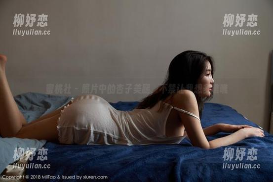 蜜桃社 - 照片中的杏子美腿，不禁让我想多瞧瞧