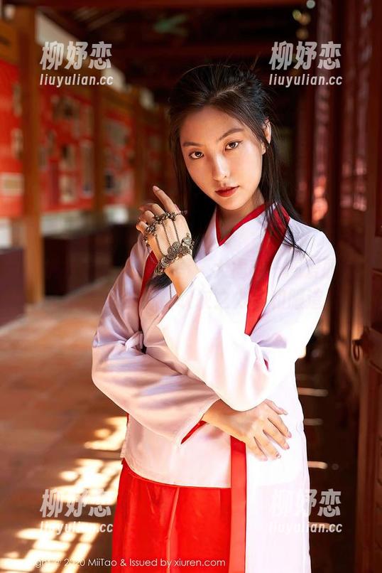 蜜桃社 - 免费“原图”大揭秘——爱丽莎Lisa和她那不费吹灰之力的和服造型