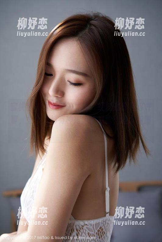 蜜桃社 - 图片中的真希，经过高跟鞋这件事，整个人都有种高档的感觉，但你能脚不疼吗？