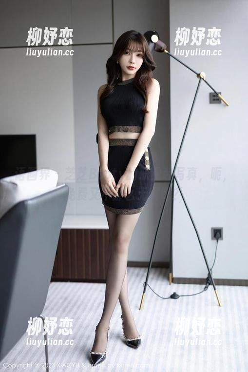 语画界 - 芝芝Booty的职业装写真，呃，免费又不那么无聊吧？
