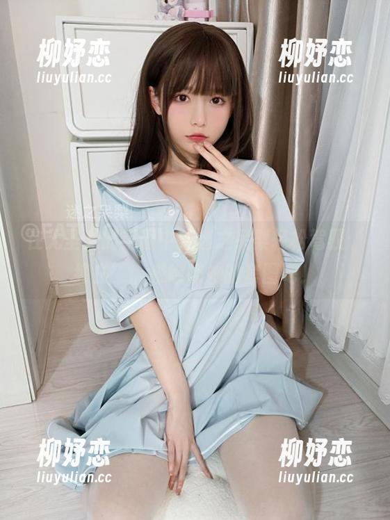 在无圣光的氛围中，迷之呆梨轻松驾驭‘纯白’。来瞧瞧她的套图吧！
