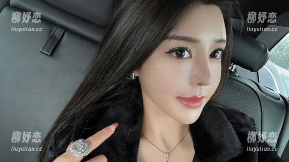 微密圈 - 嘿！金希儿的新图册，黑色镂空又让人好奇，她这是要穿搭成啥？
